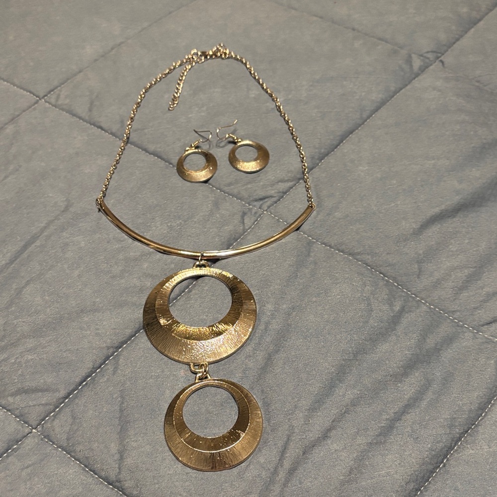 Elegant silver Necklace